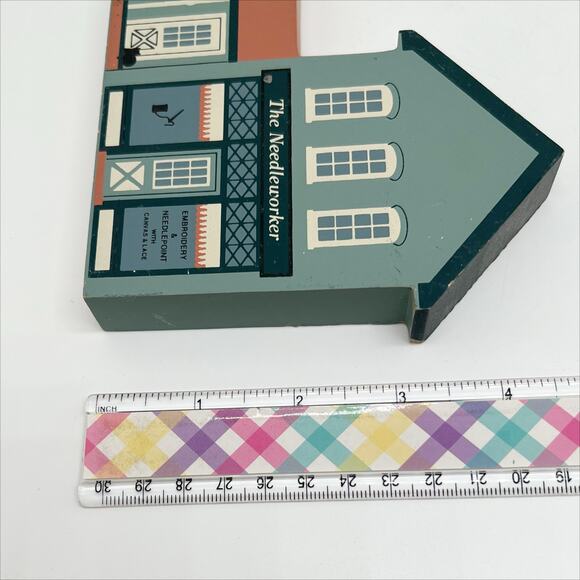 Vintage 1995 The Cat's Meow Needleworker Series XIII Wooden Shelf Sitter - Picture 7 of 7